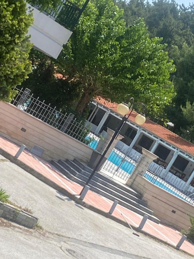 Lovely 2-Bedroom Appartement With Free Parking Agia Trias Exteriör bild