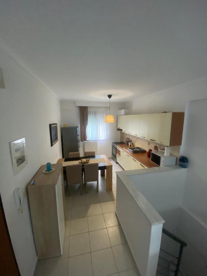 Lovely 2-Bedroom Appartement With Free Parking Agia Trias Exteriör bild