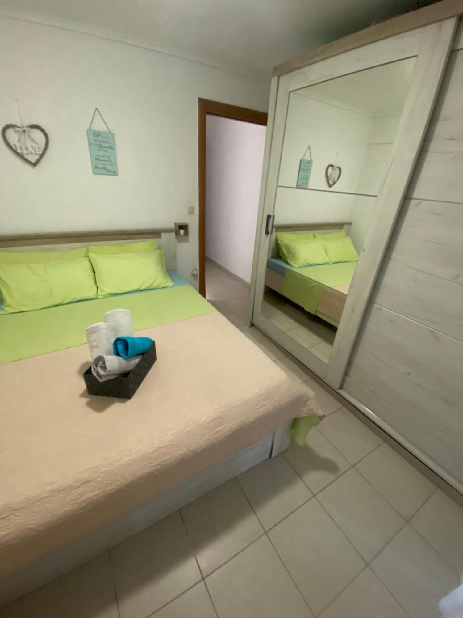 Lovely 2-Bedroom Appartement With Free Parking Agia Trias Exteriör bild